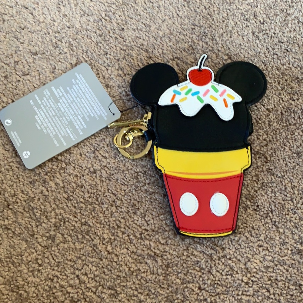 Disney small purse Clío holder by lounge fly !